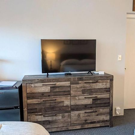 Cute Lower Level Cedar Lodge Room With Balcony & Lake Views! 拉科尼亚 外观 照片