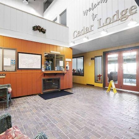 Cute Lower Level Cedar Lodge Room With Balcony & Lake Views! 拉科尼亚 外观 照片