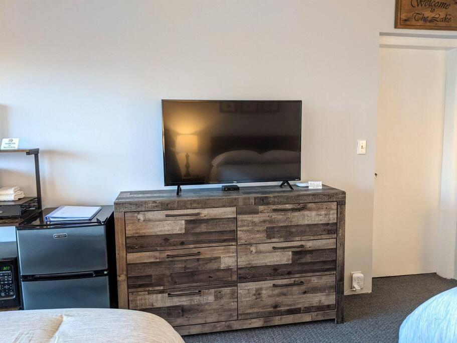 Cute Lower Level Cedar Lodge Room With Balcony & Lake Views! 拉科尼亚 外观 照片