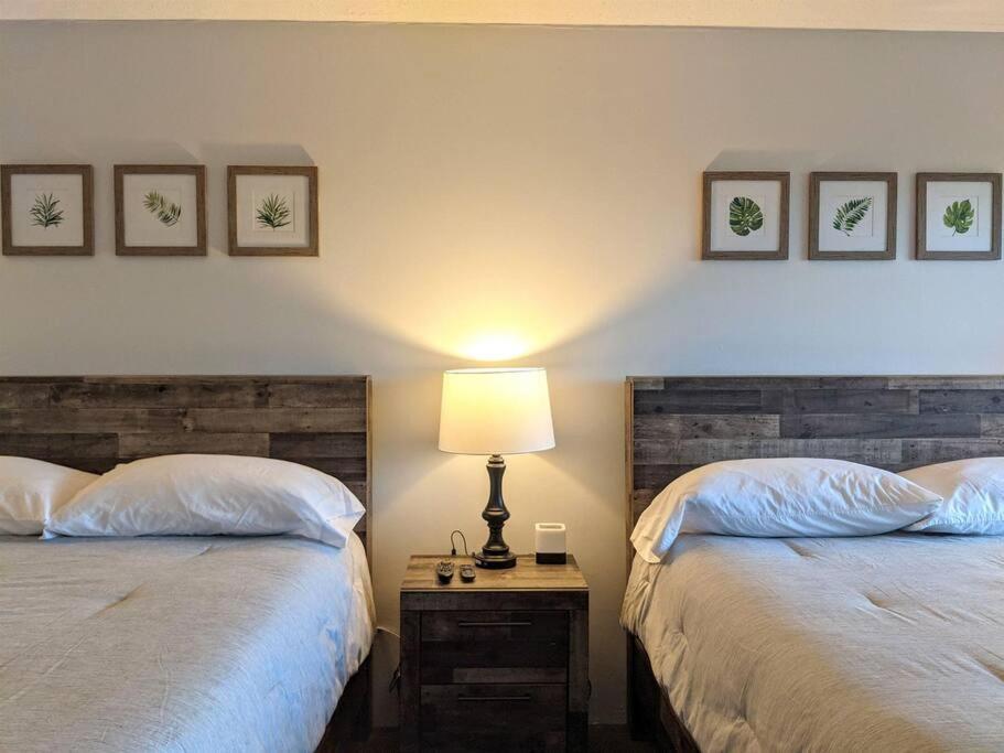 Cute Lower Level Cedar Lodge Room With Balcony & Lake Views! 拉科尼亚 外观 照片