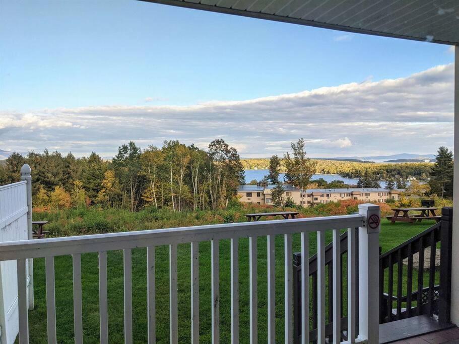 Cute Lower Level Cedar Lodge Room With Balcony & Lake Views! 拉科尼亚 外观 照片